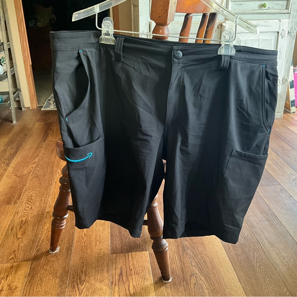 Luly Yang men’s size 2X Shorts